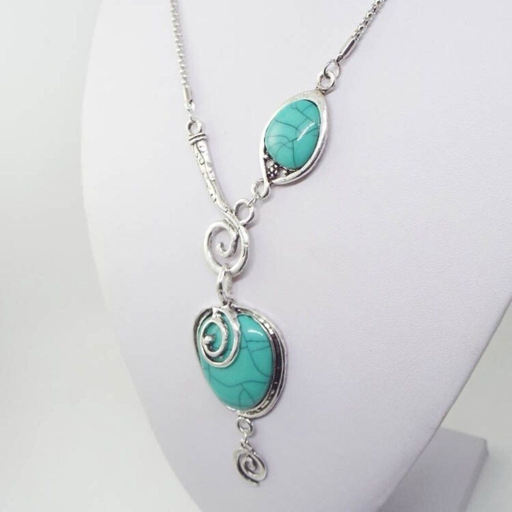 Elegant Silver and blue Turquoise Pendant Necklace